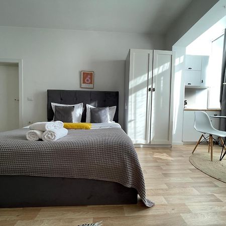 Bricks Studio Apartments Тирана Экстерьер фото
