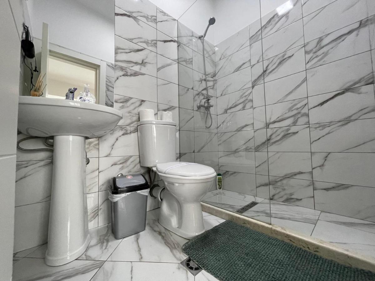 Bricks Studio Apartments Тирана Экстерьер фото