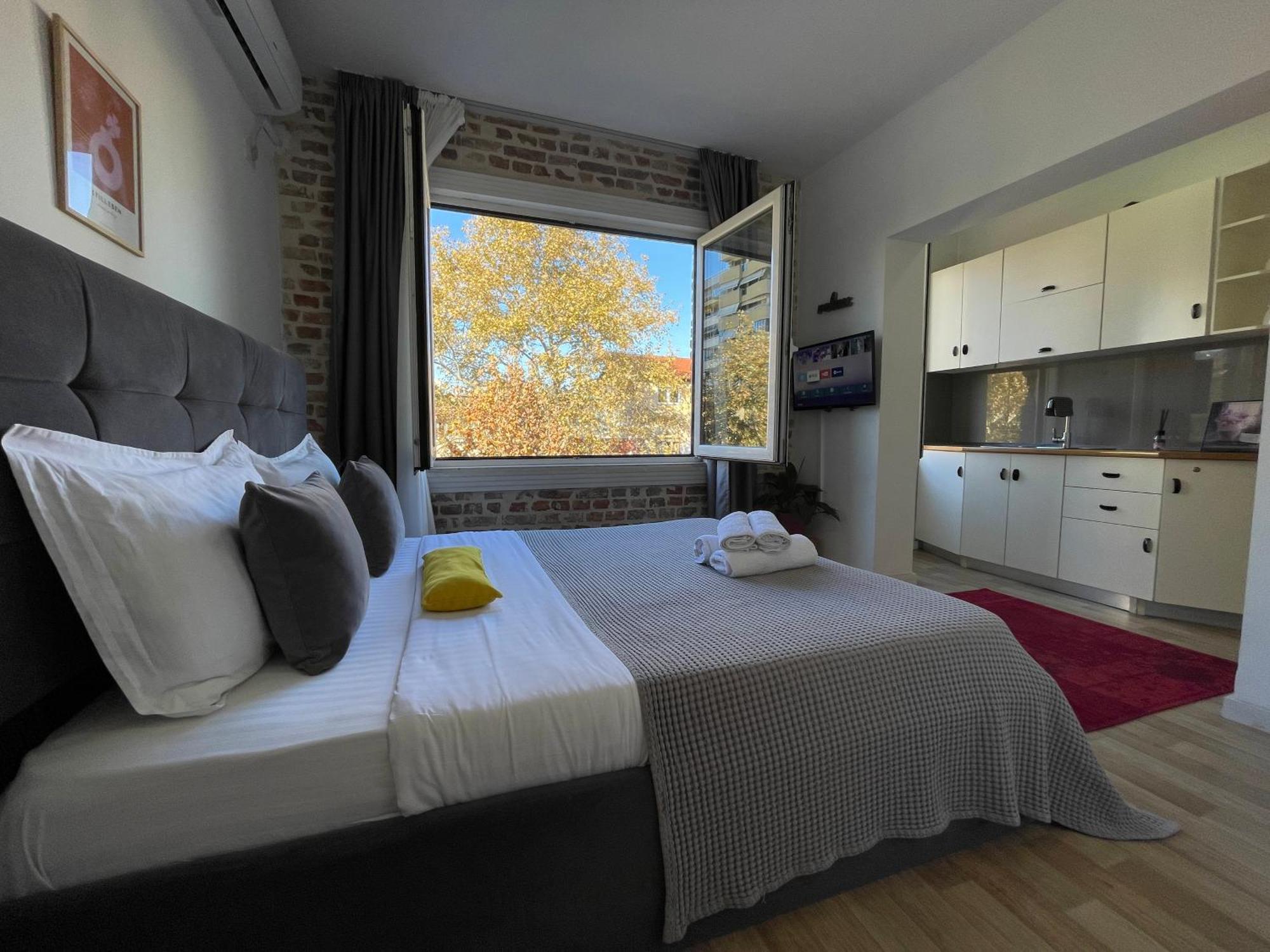 Bricks Studio Apartments Тирана Экстерьер фото