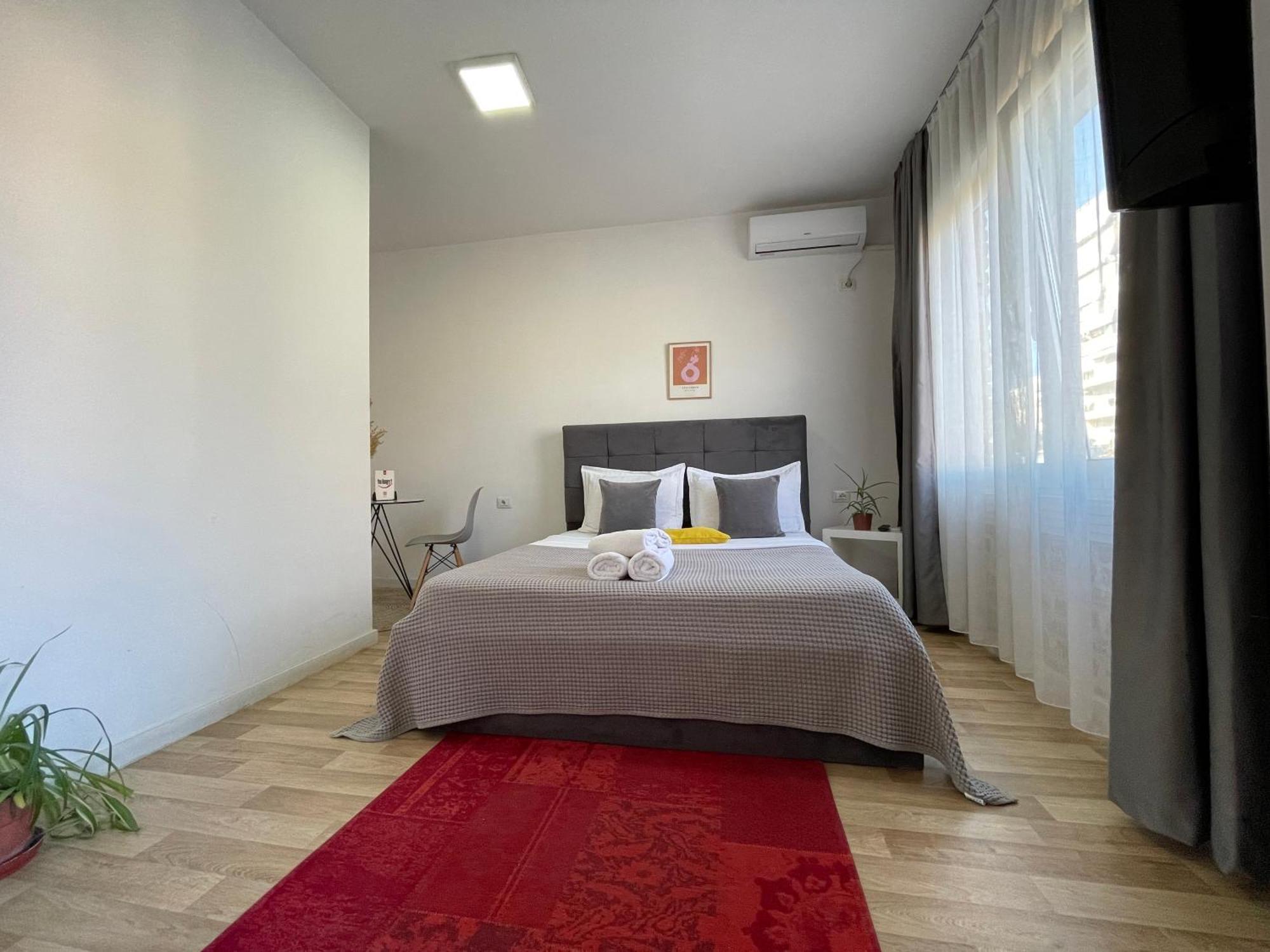 Bricks Studio Apartments Тирана Экстерьер фото