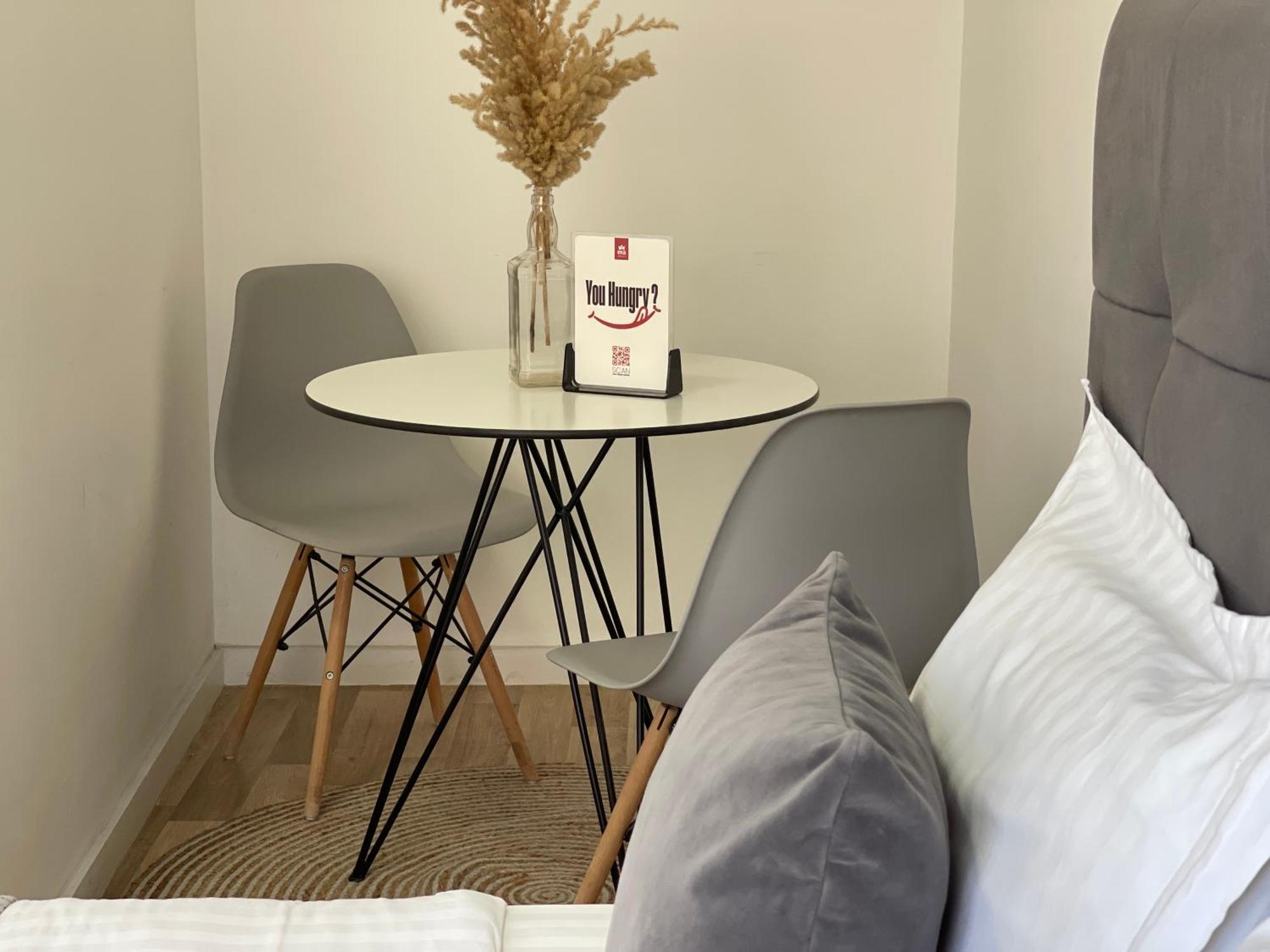 Bricks Studio Apartments Тирана Экстерьер фото