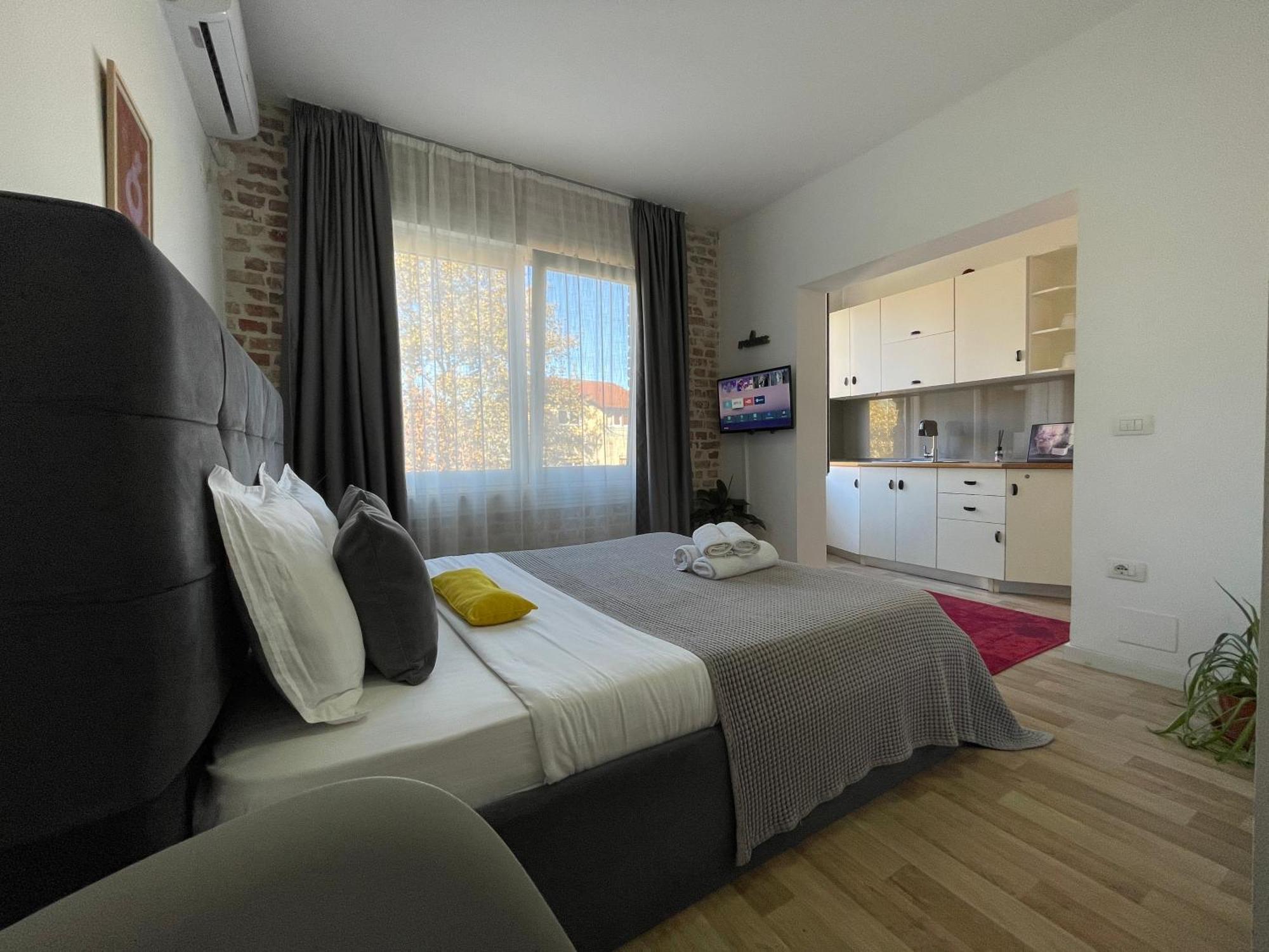Bricks Studio Apartments Тирана Экстерьер фото