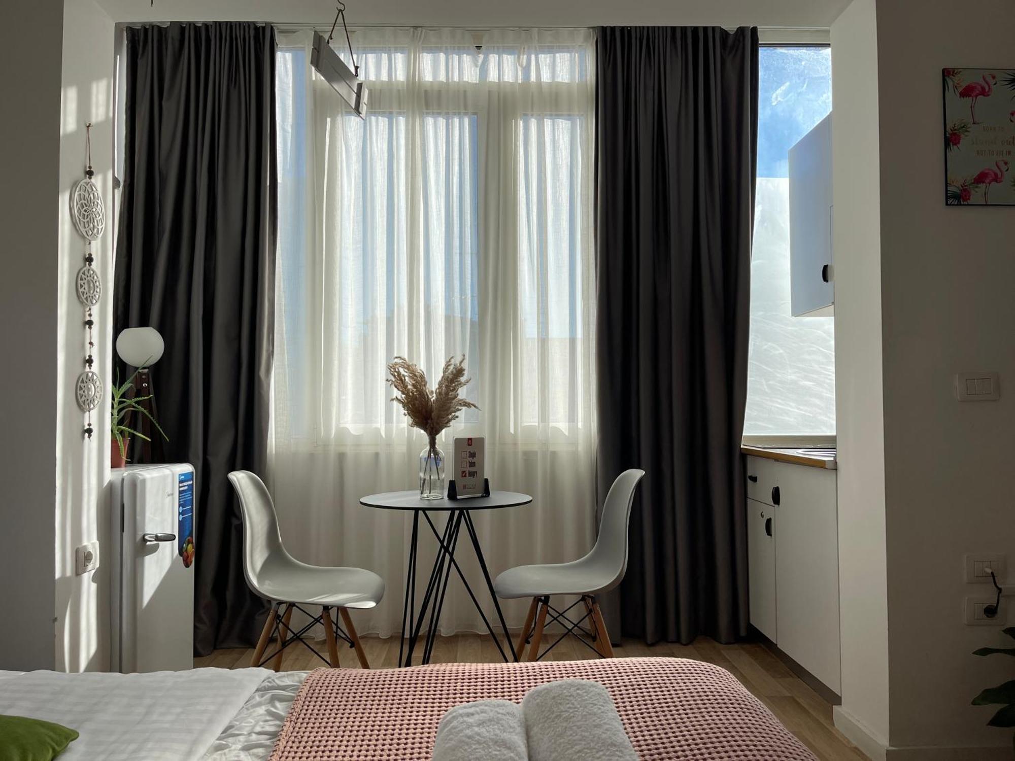 Bricks Studio Apartments Тирана Экстерьер фото