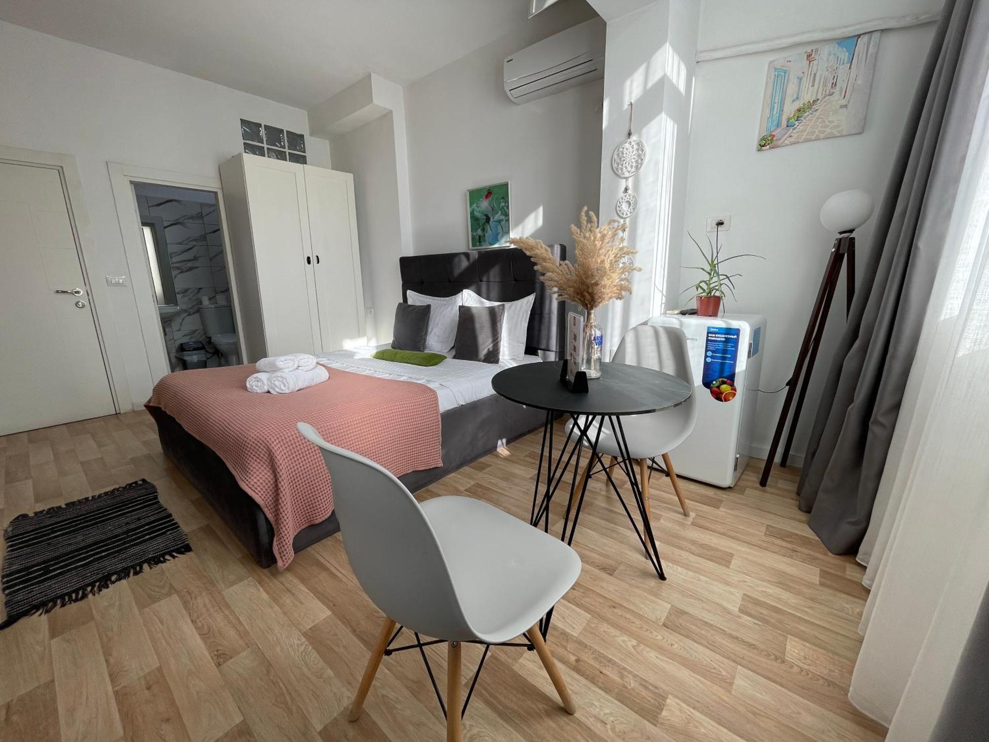 Bricks Studio Apartments Тирана Экстерьер фото