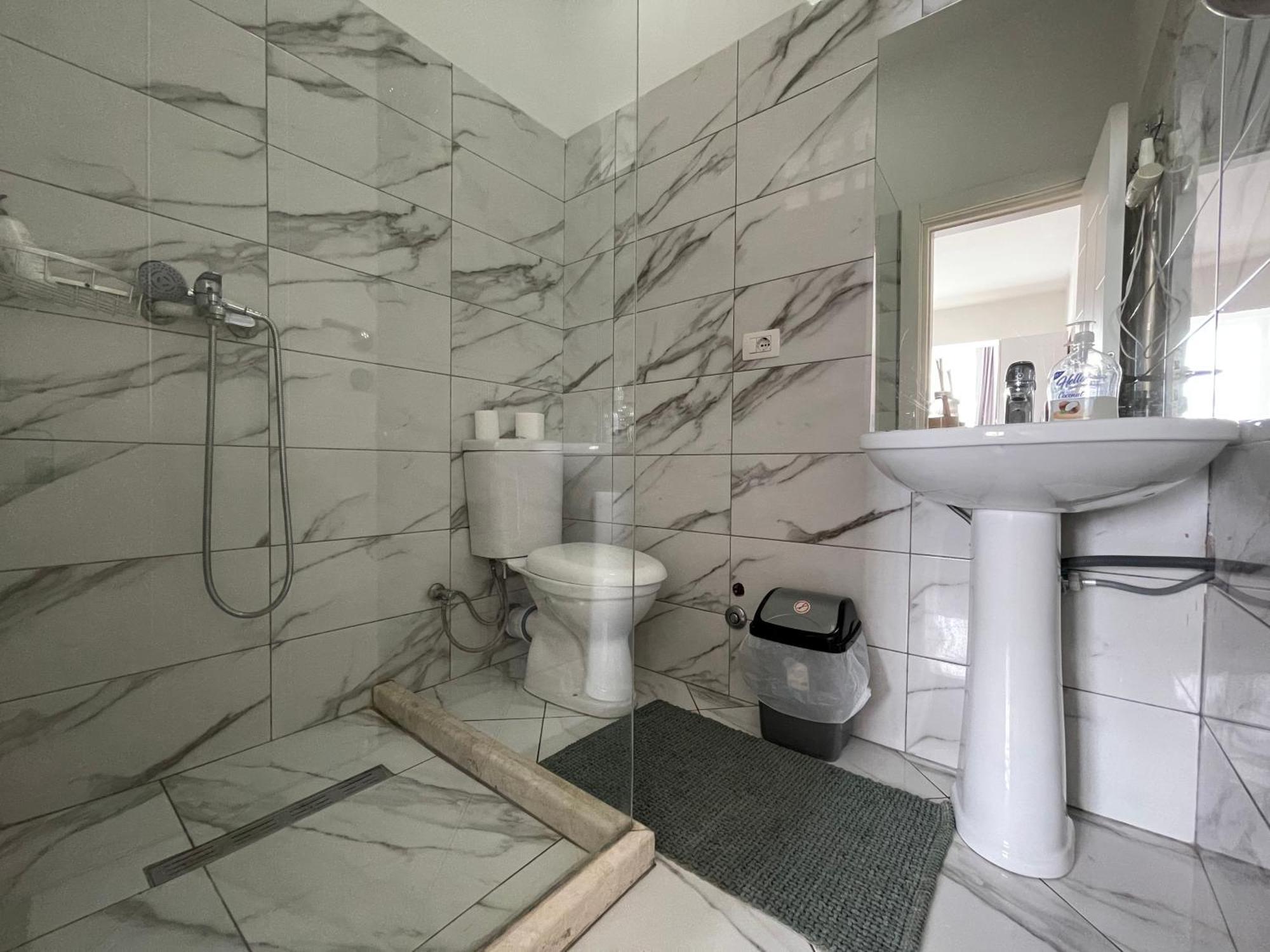 Bricks Studio Apartments Тирана Экстерьер фото