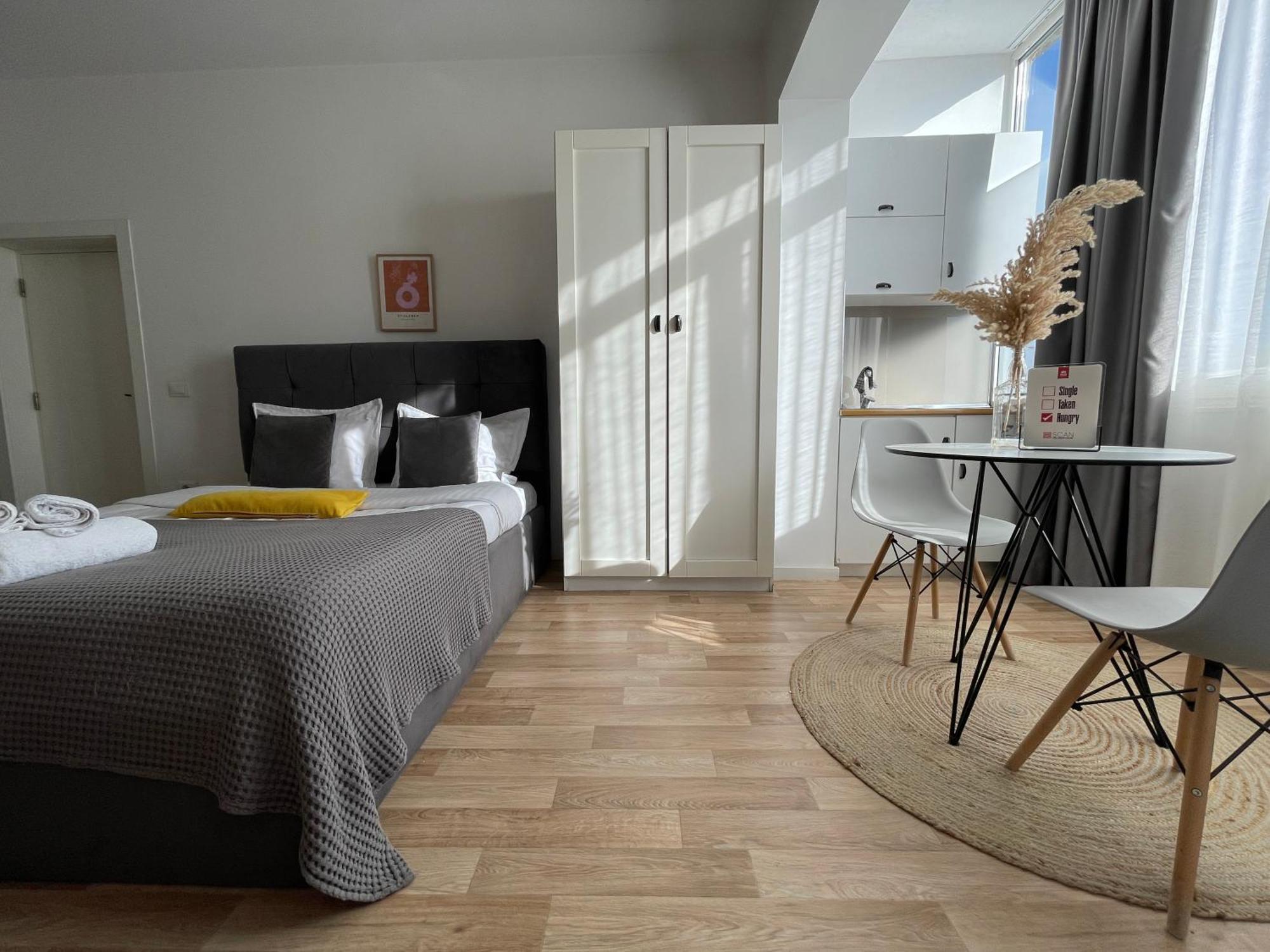 Bricks Studio Apartments Тирана Экстерьер фото