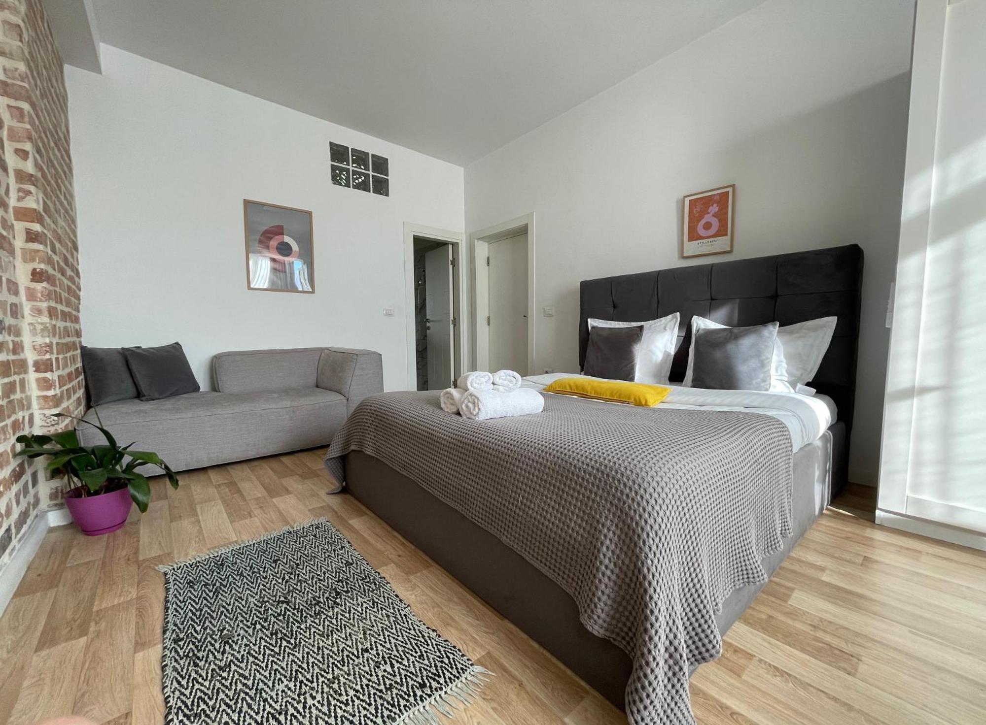 Bricks Studio Apartments Тирана Экстерьер фото